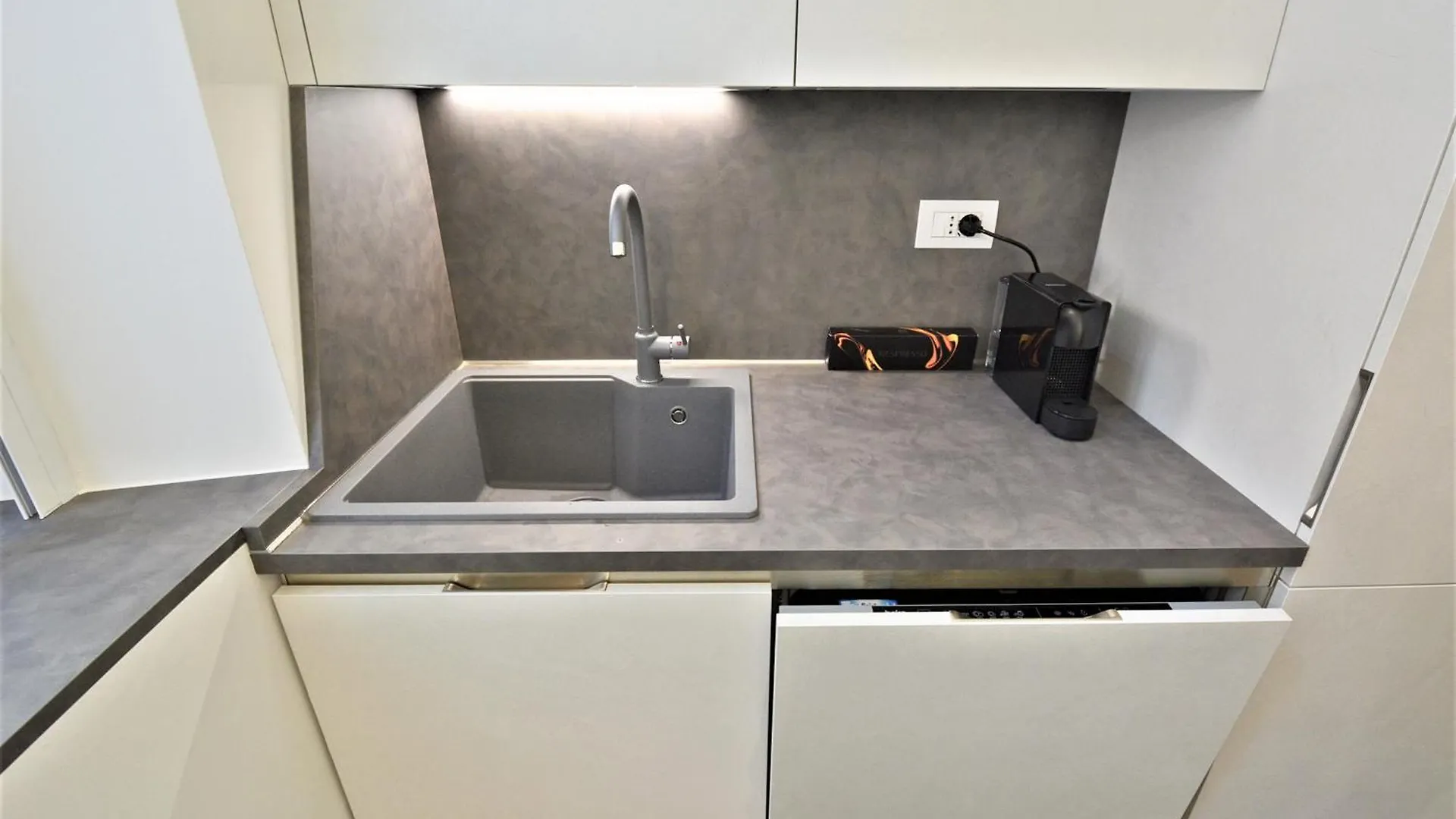 Milano Apartments Lombardini 1  Milão